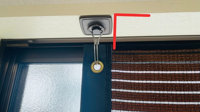 ワタナベ工業 省エネスクリーン ル・ソレイユ 小窓用 巾90×丈60cm SNB-6090 ブラウン すだれを垂直に固定した時の様子です。